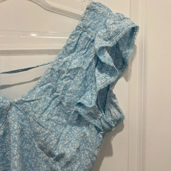 NEW with tags (NET) Franchesca’s Denim Blue with White Floral Print Romper - Picture 3 of 12